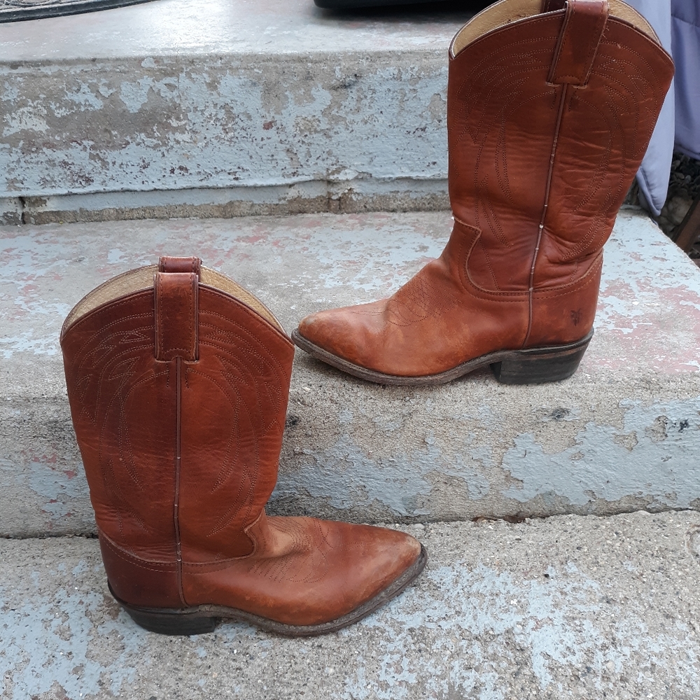 Frye Billy Western pull on Boots- size 8